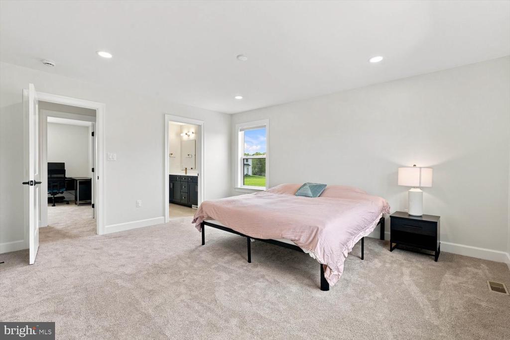 585 DOLLY DRIVE