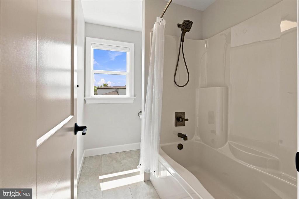585 DOLLY DRIVE