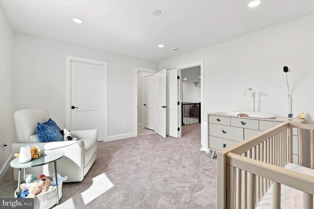 585 DOLLY DRIVE