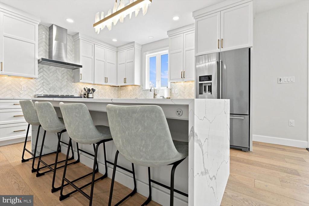 585 DOLLY DRIVE