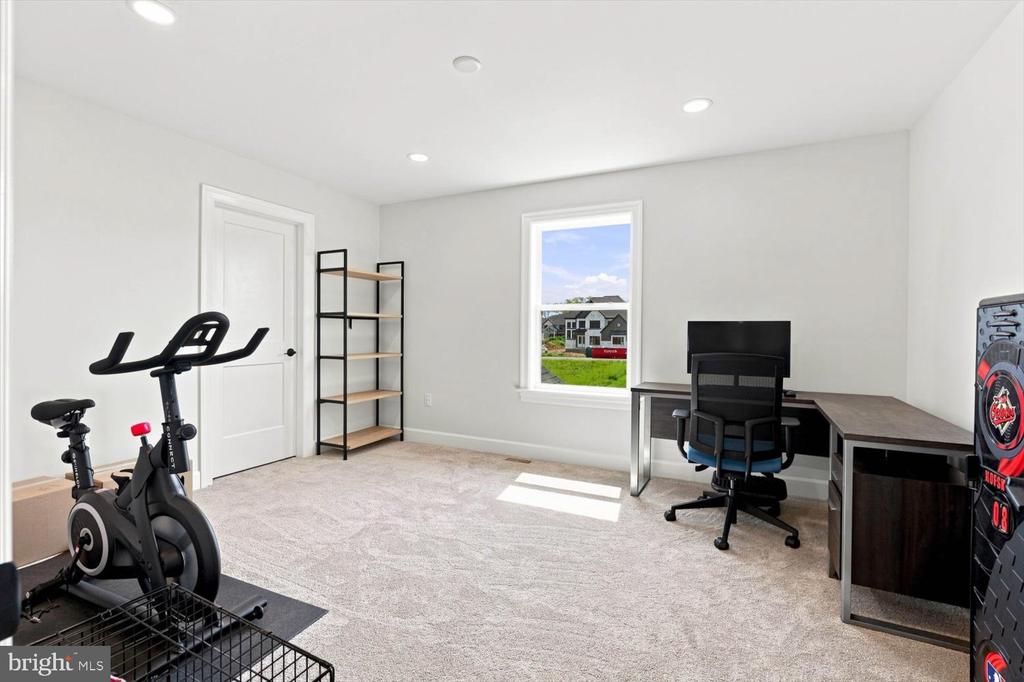 585 DOLLY DRIVE