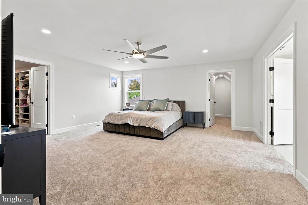 585 DOLLY DRIVE