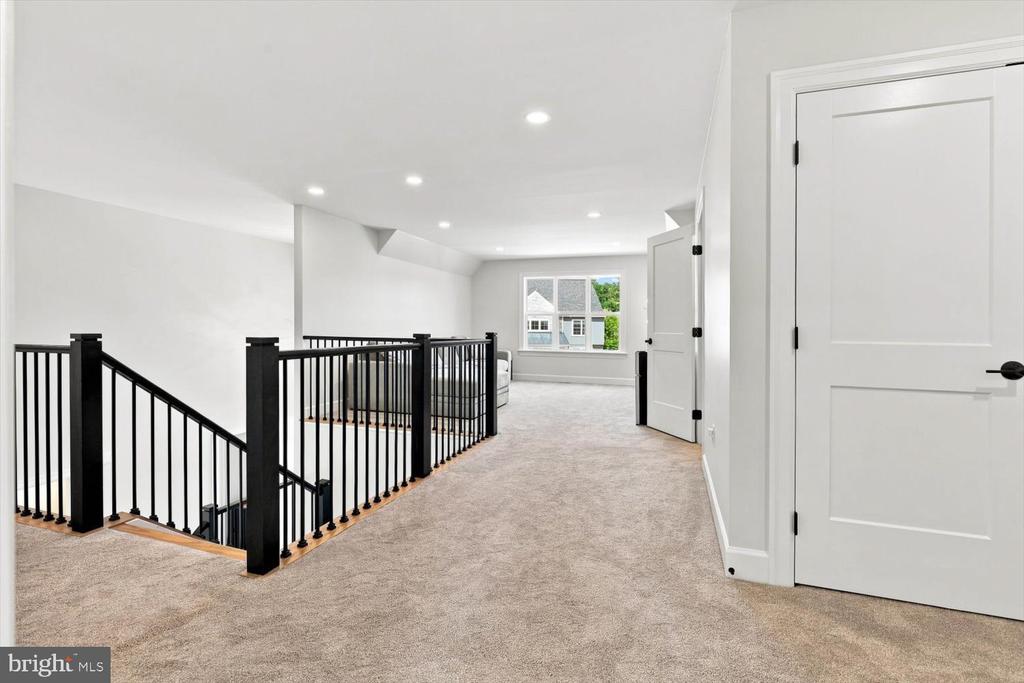 585 DOLLY DRIVE