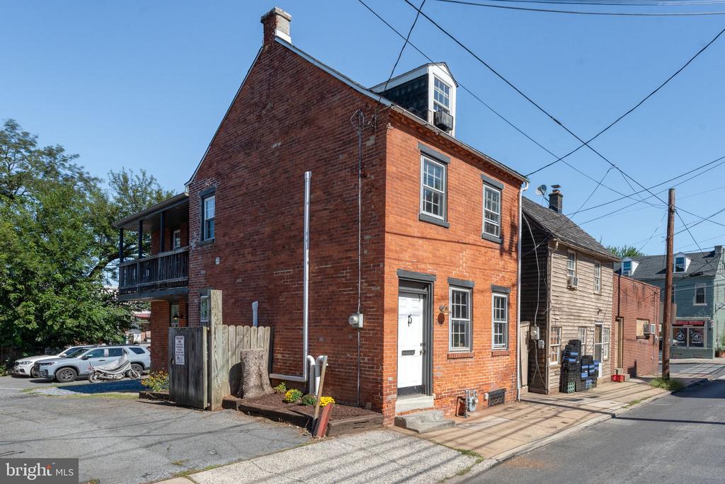 212 HOWARD AVENUE