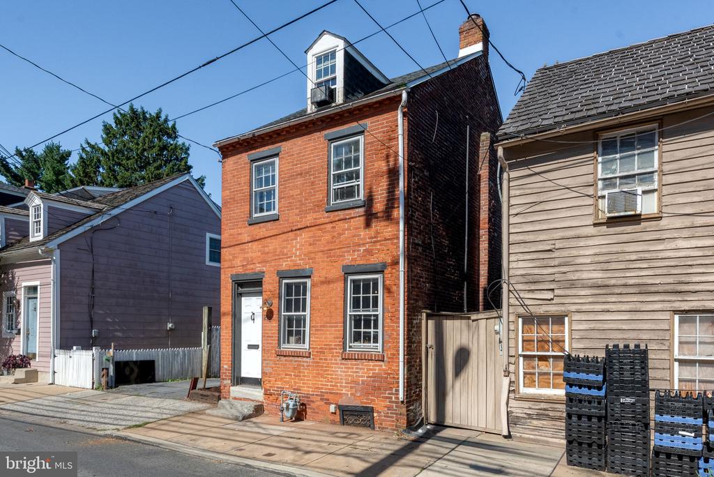 212 HOWARD AVENUE