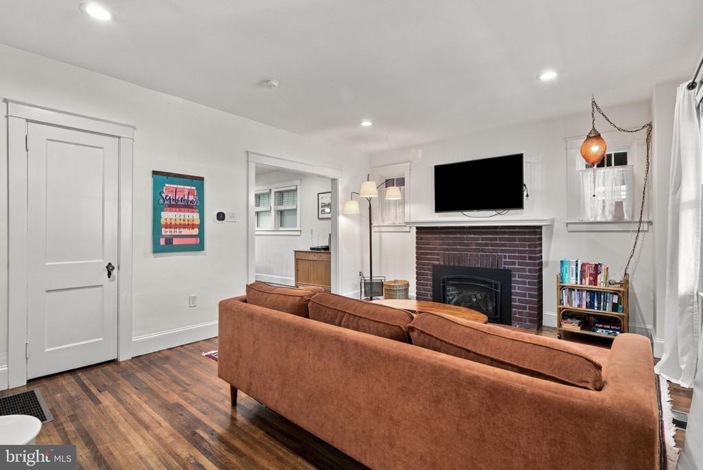 832 3RD STREET