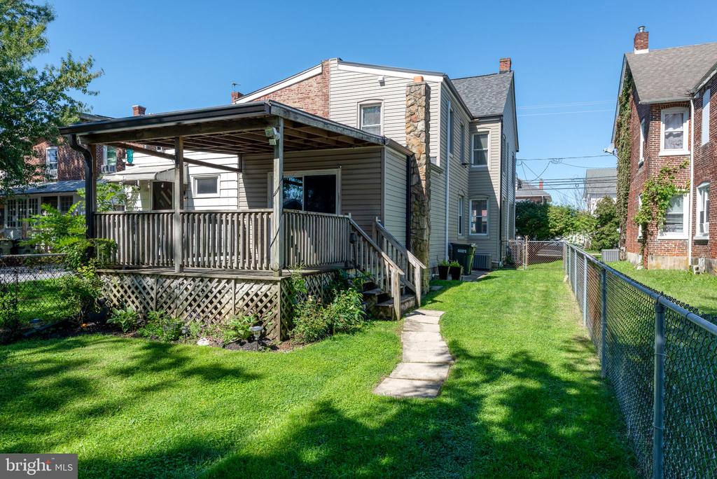 328 E JACKSON STREET