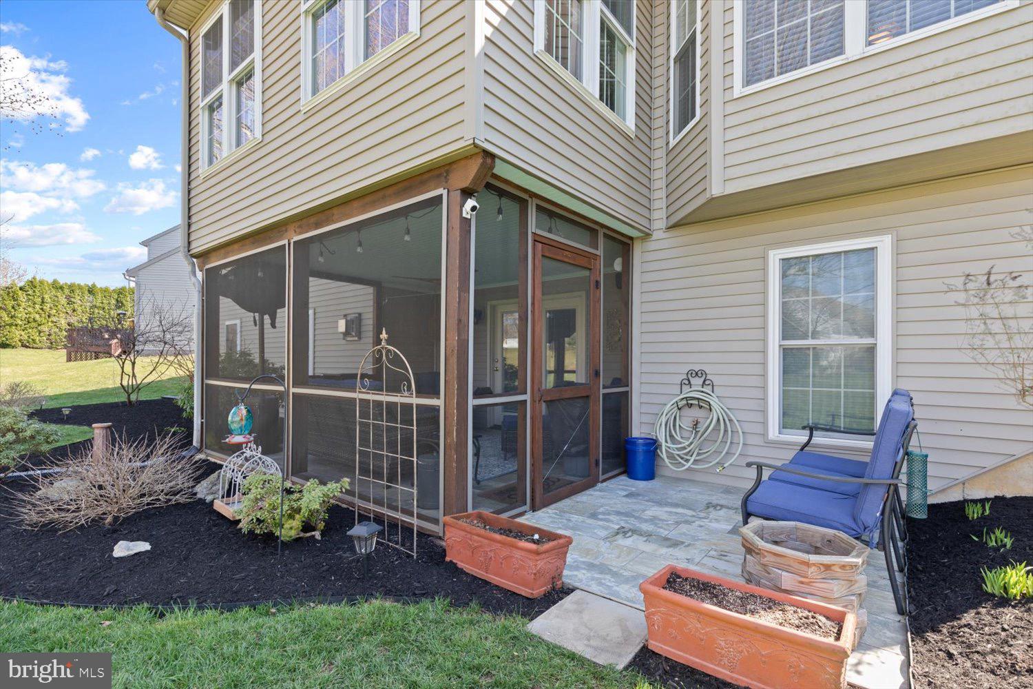 606 PONDSIDE LANE