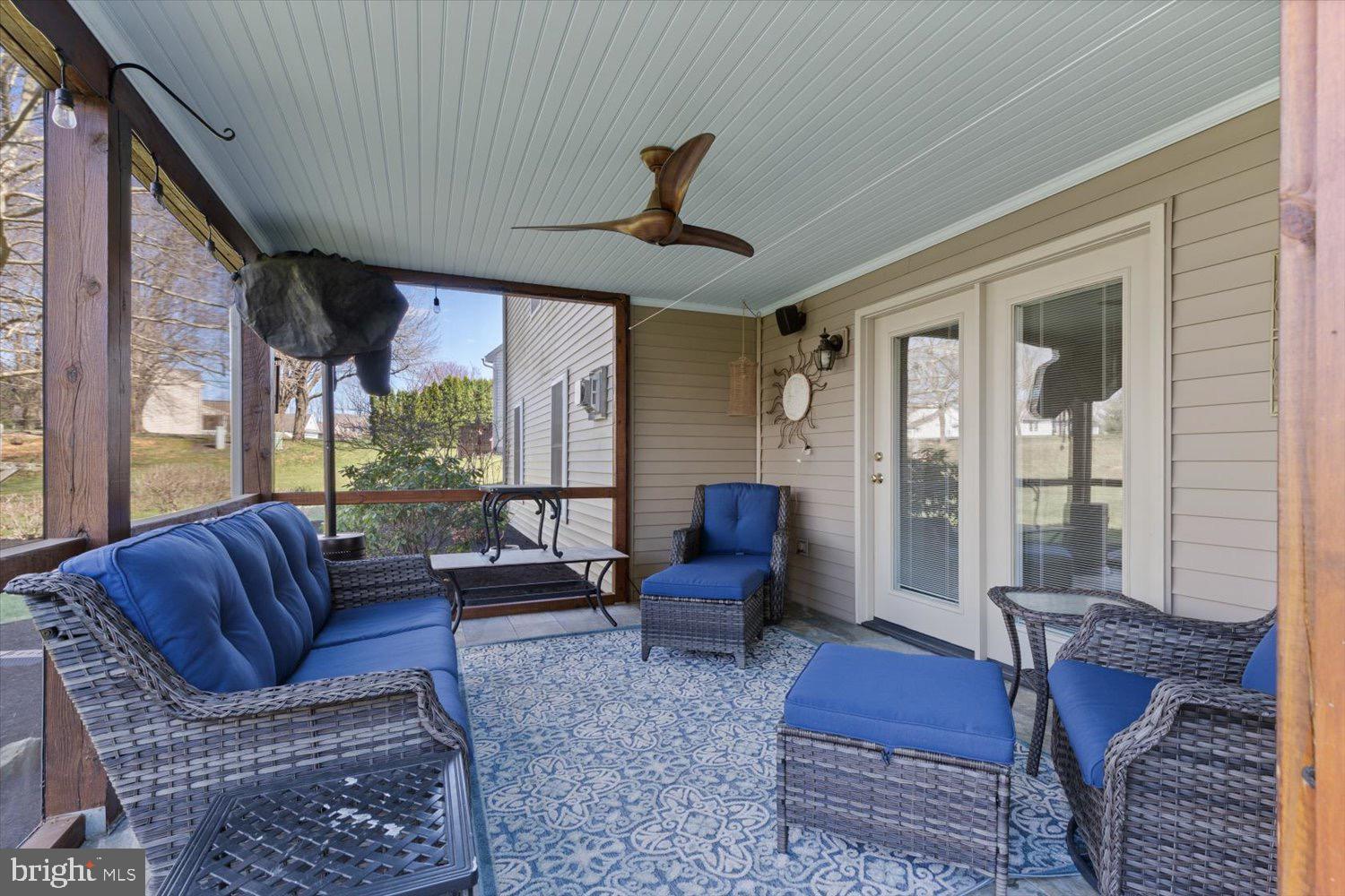 606 PONDSIDE LANE