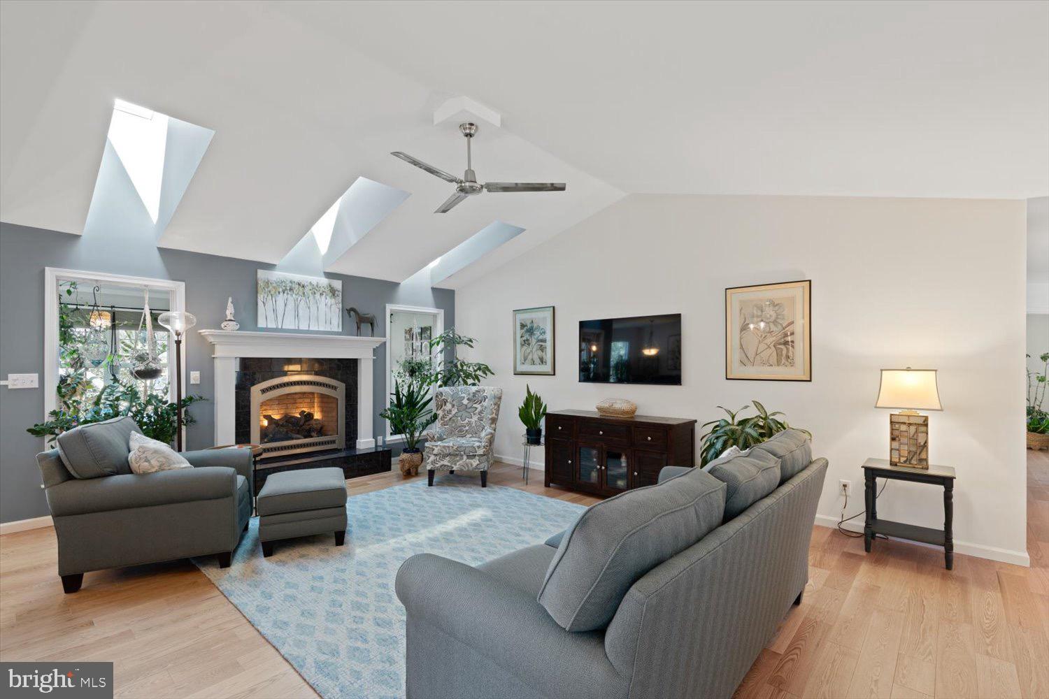 606 PONDSIDE LANE