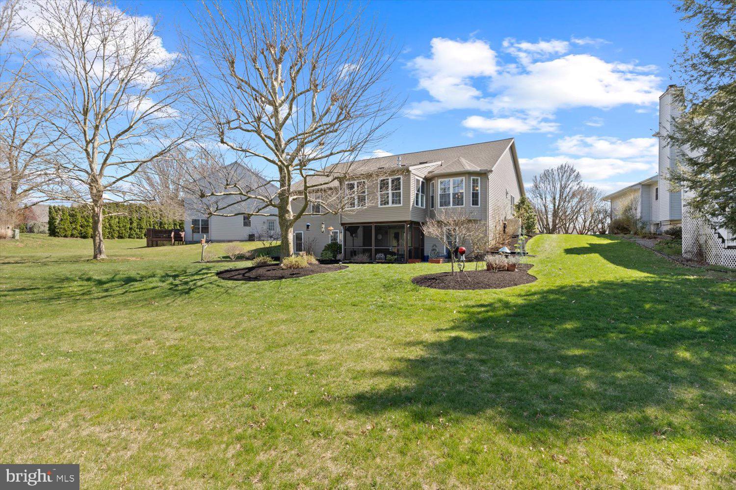 606 PONDSIDE LANE