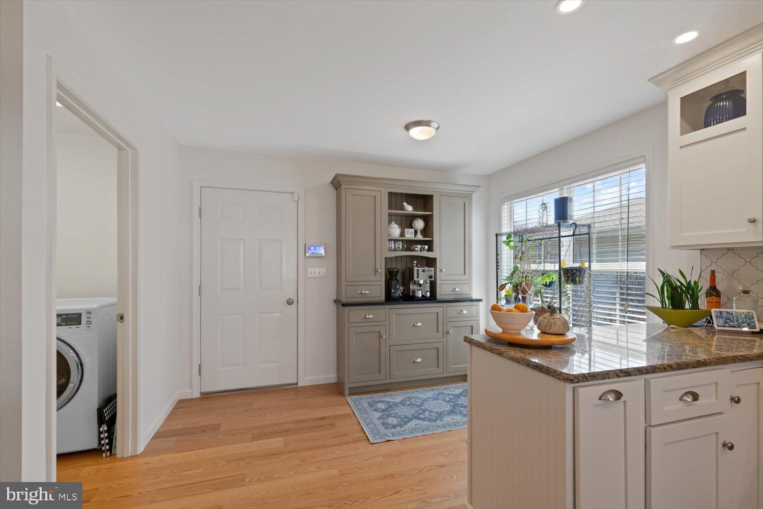 606 PONDSIDE LANE