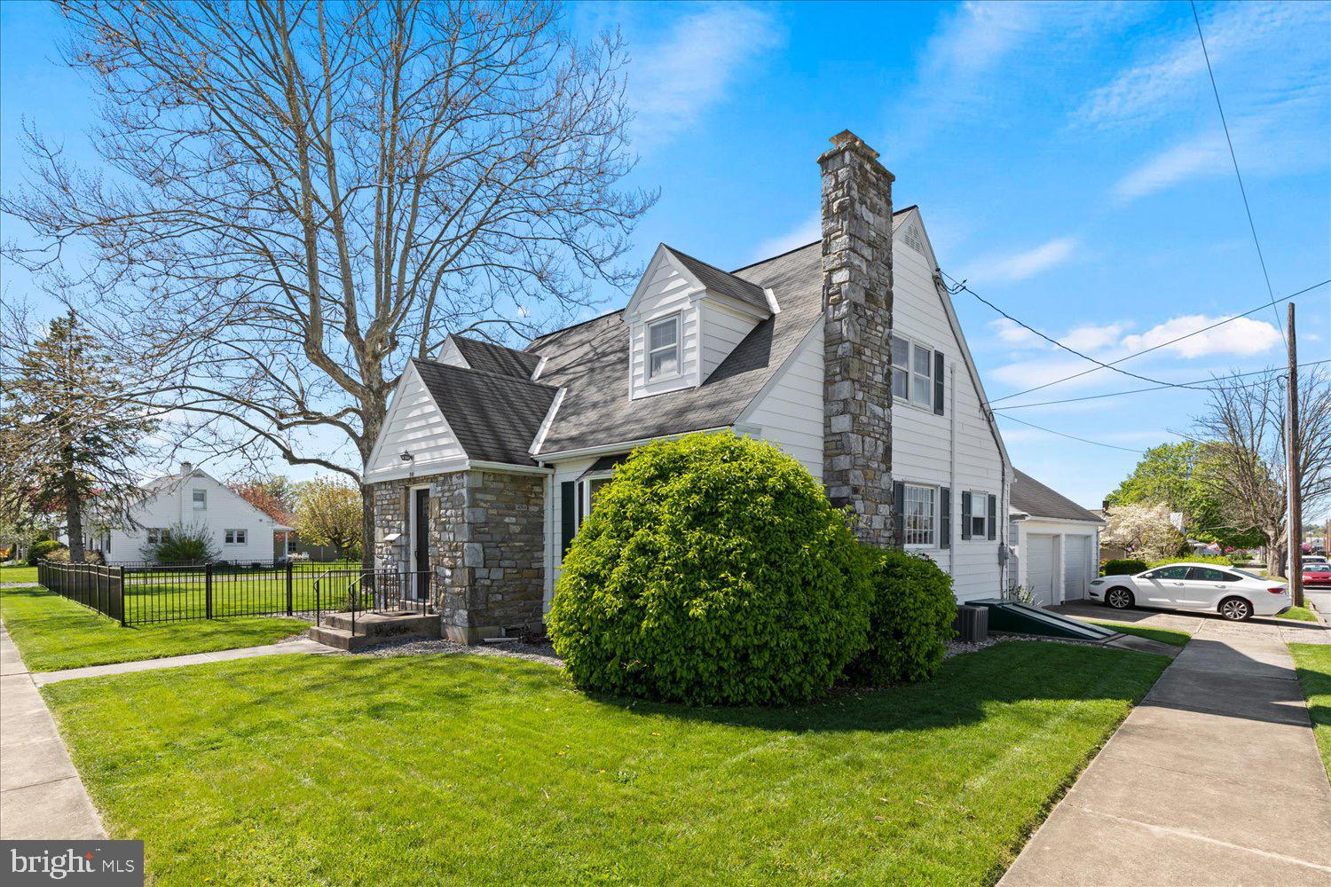 201 W WALNUT STREET