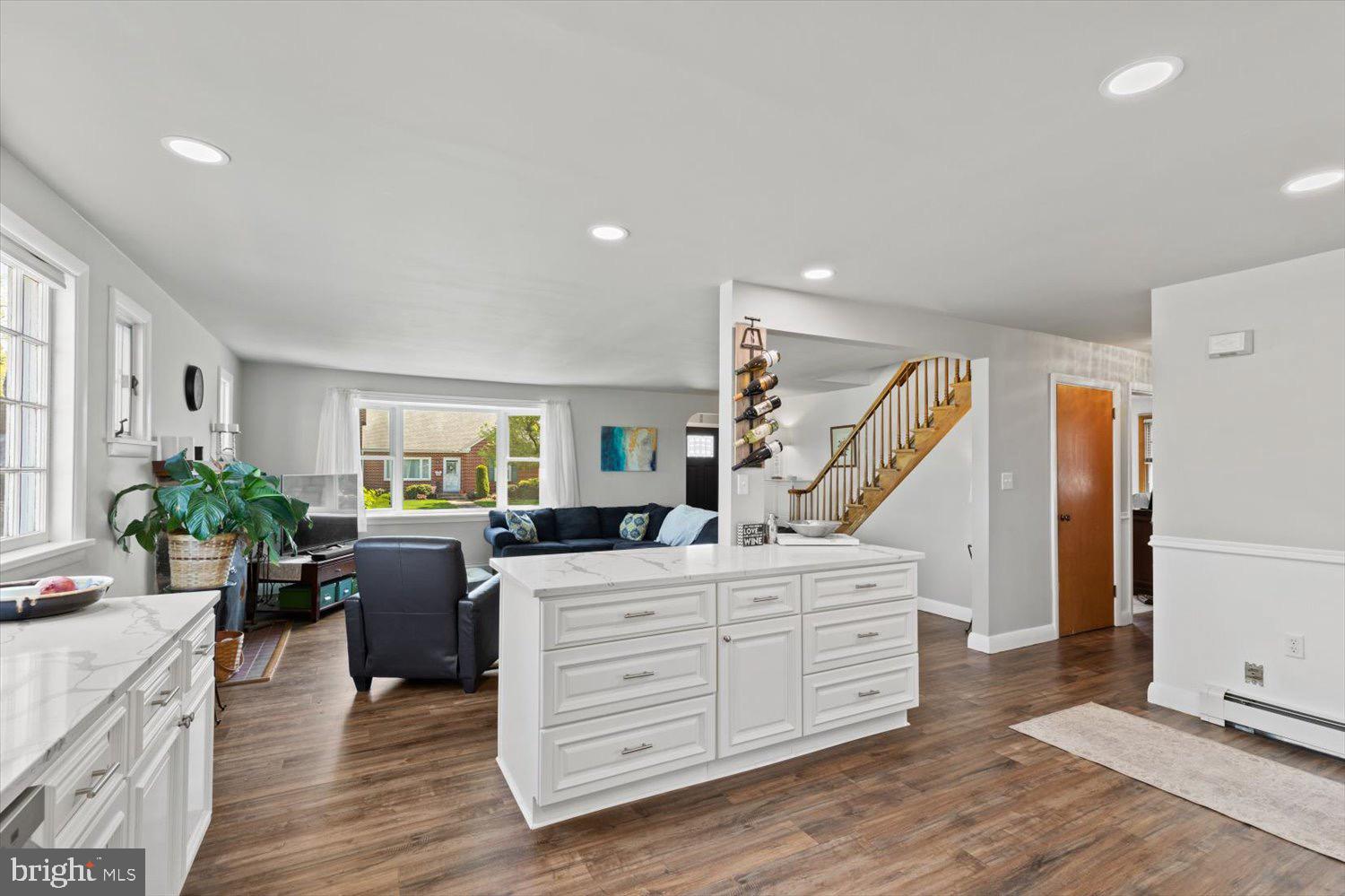 201 W WALNUT STREET