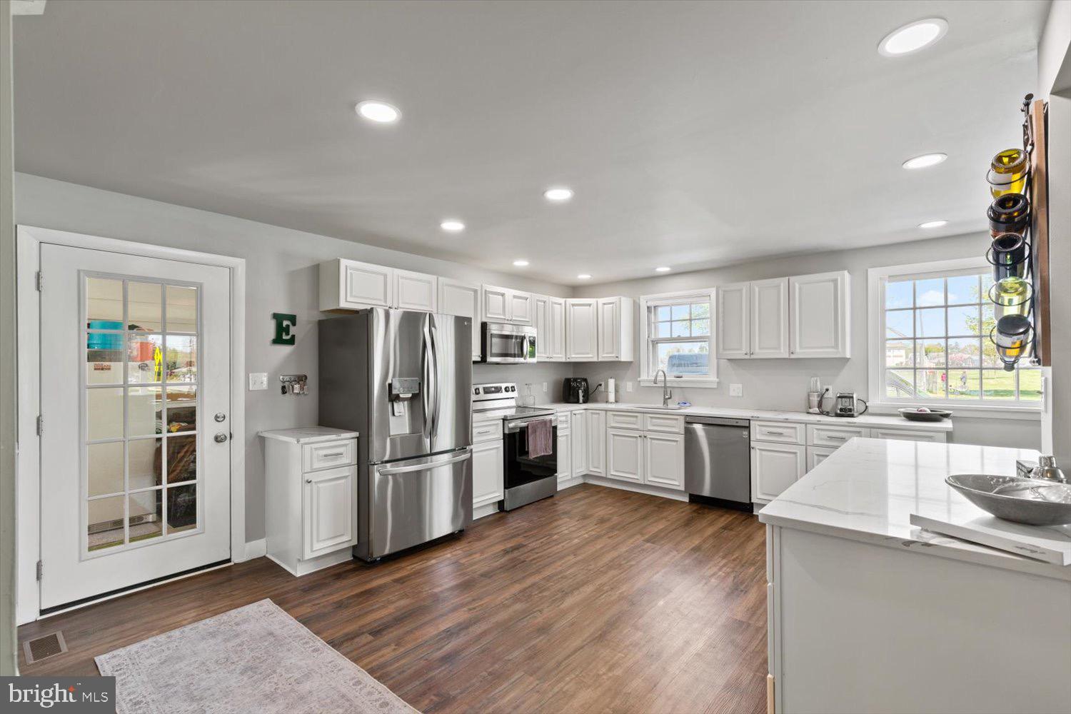 201 W WALNUT STREET
