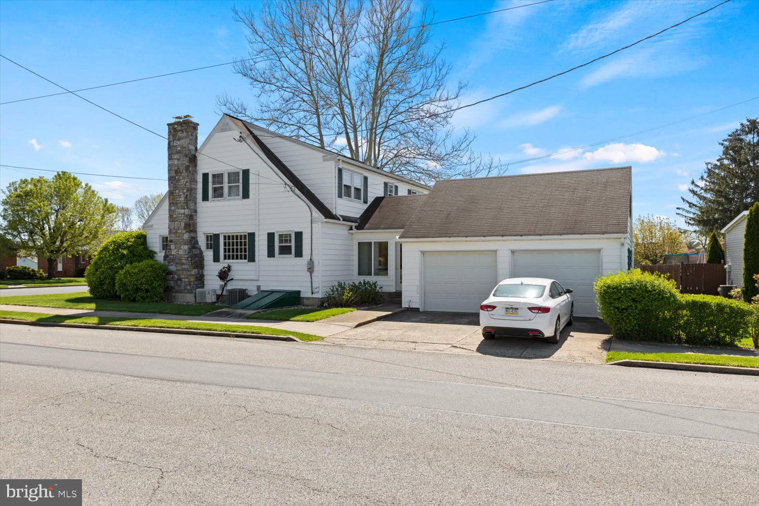 201 W WALNUT STREET
