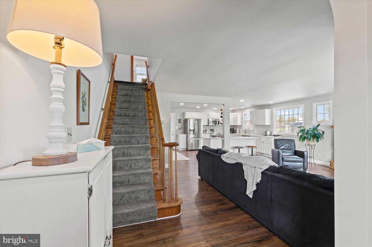 201 W WALNUT STREET