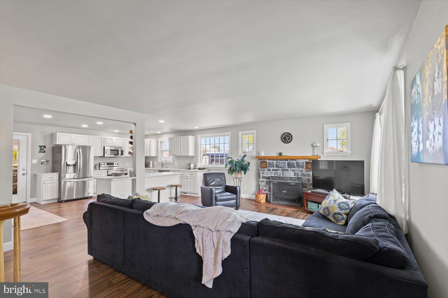 201 W WALNUT STREET