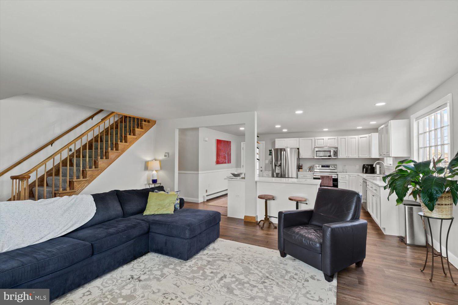 201 W WALNUT STREET