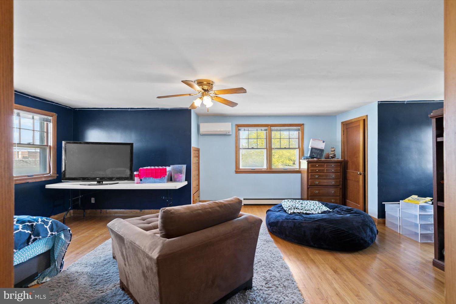 201 W WALNUT STREET
