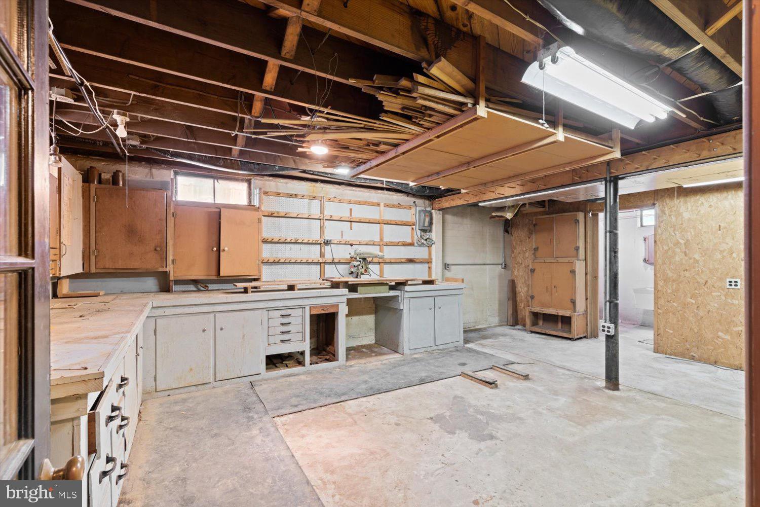 201 W WALNUT STREET