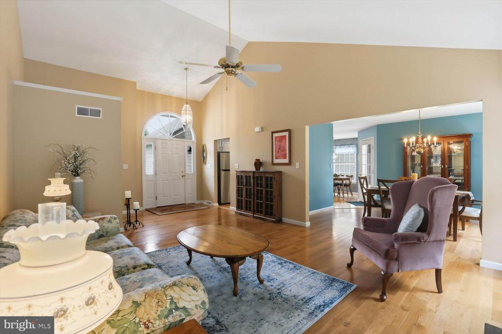336 FENCEPOST LN