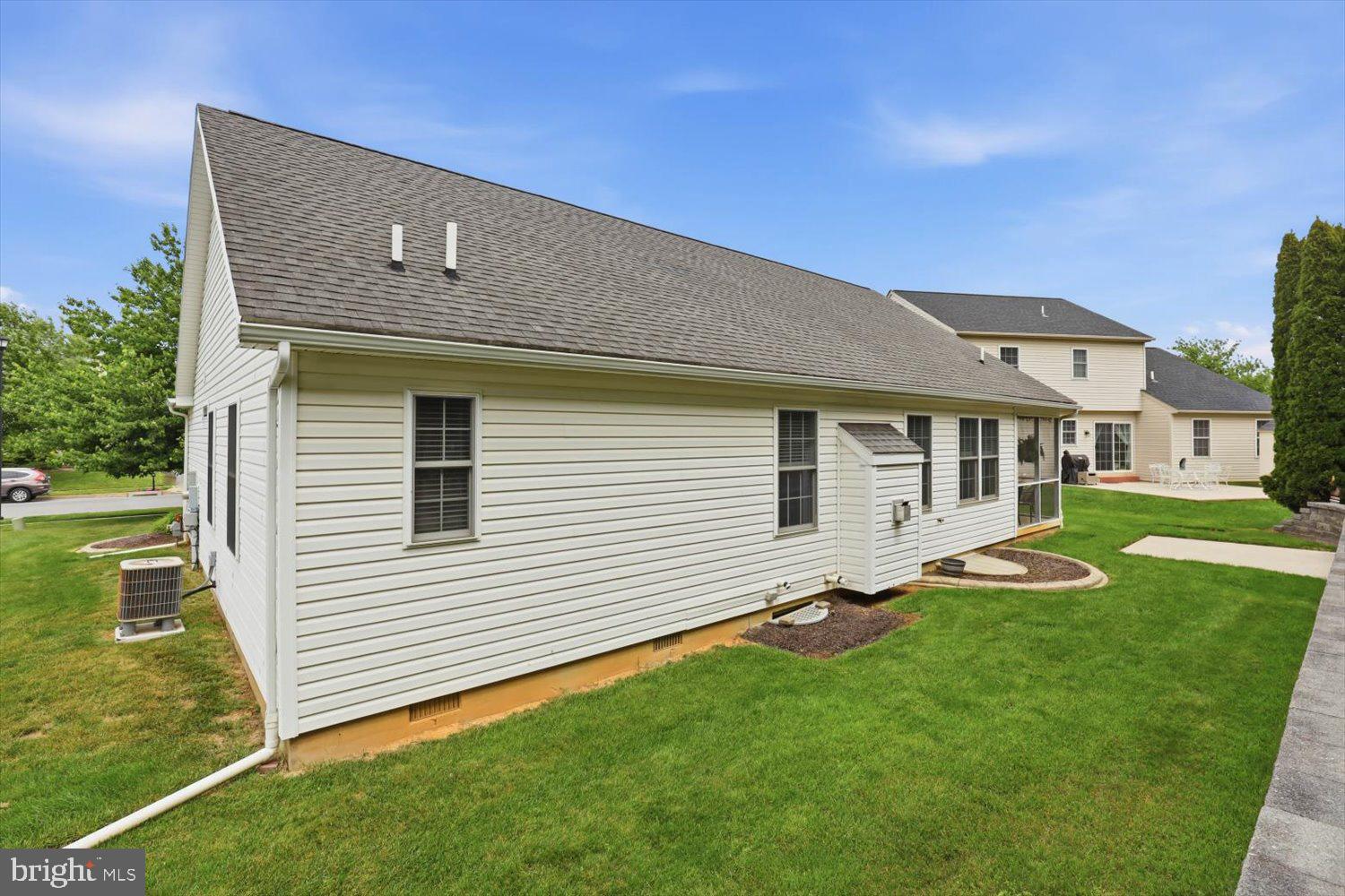 336 FENCEPOST LN