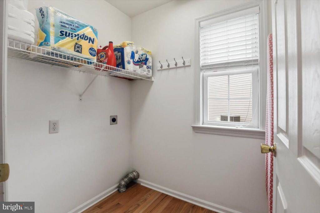 336 FENCEPOST LN