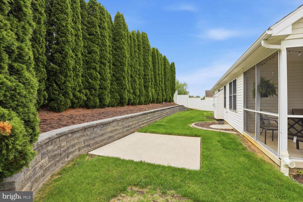 336 FENCEPOST LN