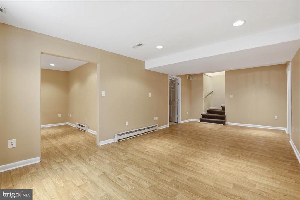 336 FENCEPOST LN