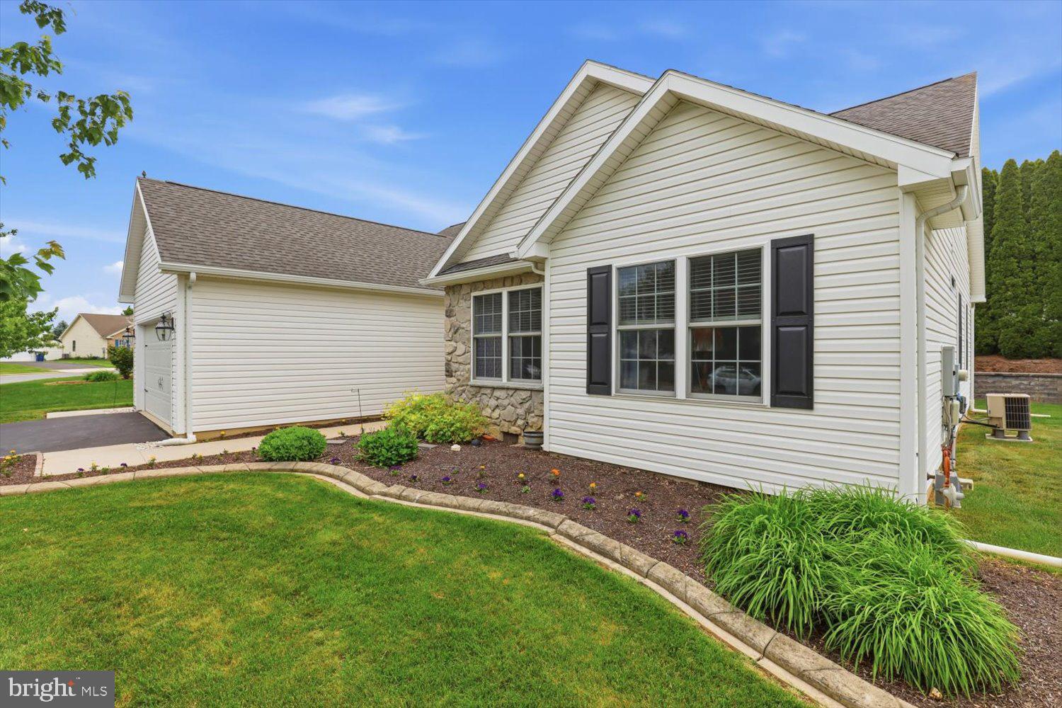 336 FENCEPOST LN