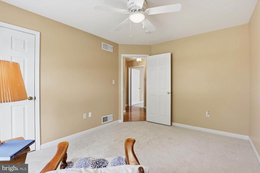 336 FENCEPOST LN