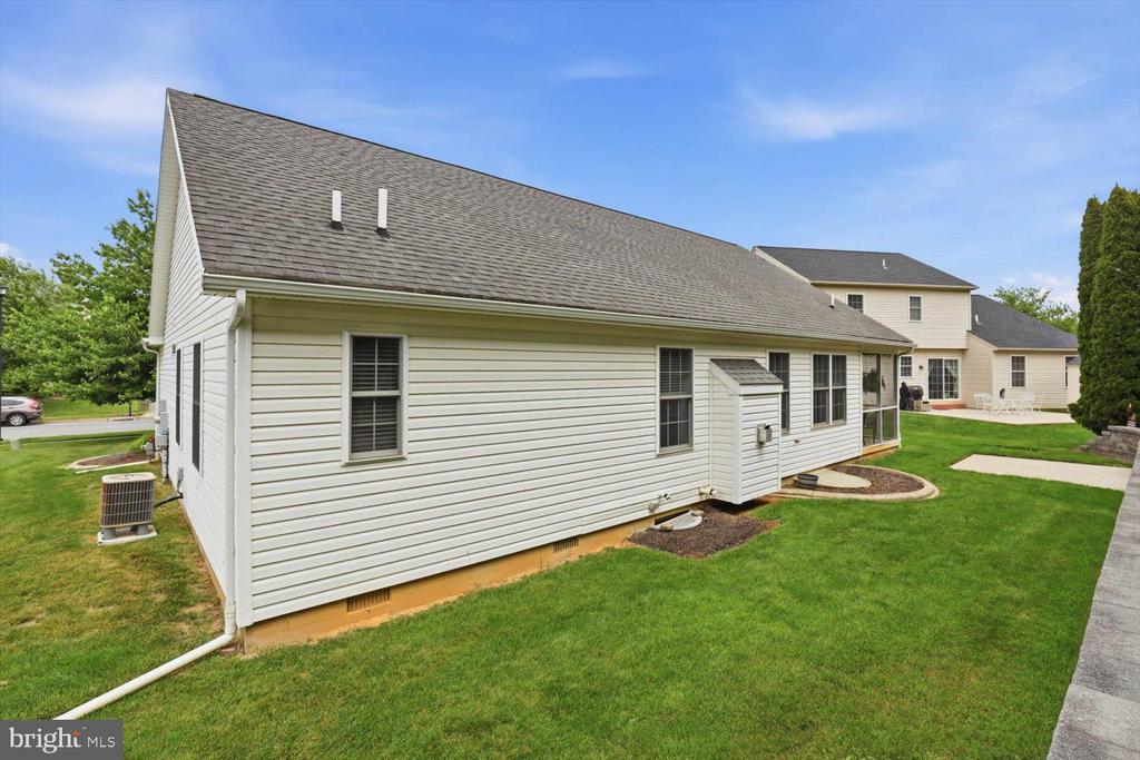 336 FENCEPOST LN