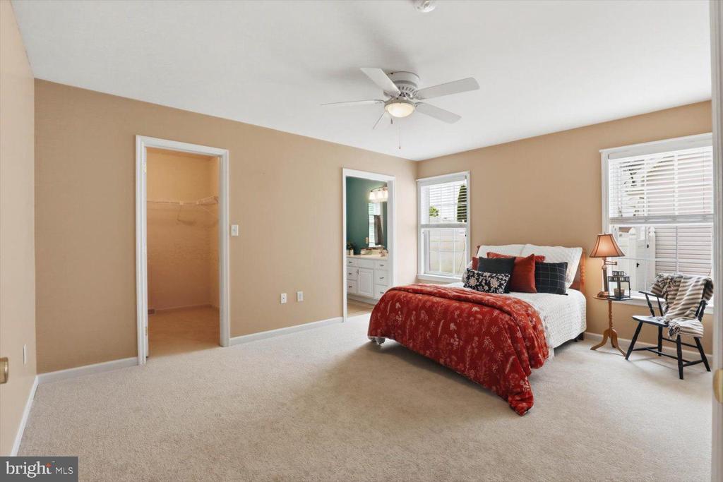 336 FENCEPOST LN