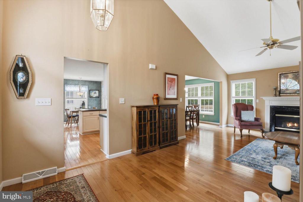 336 FENCEPOST LN