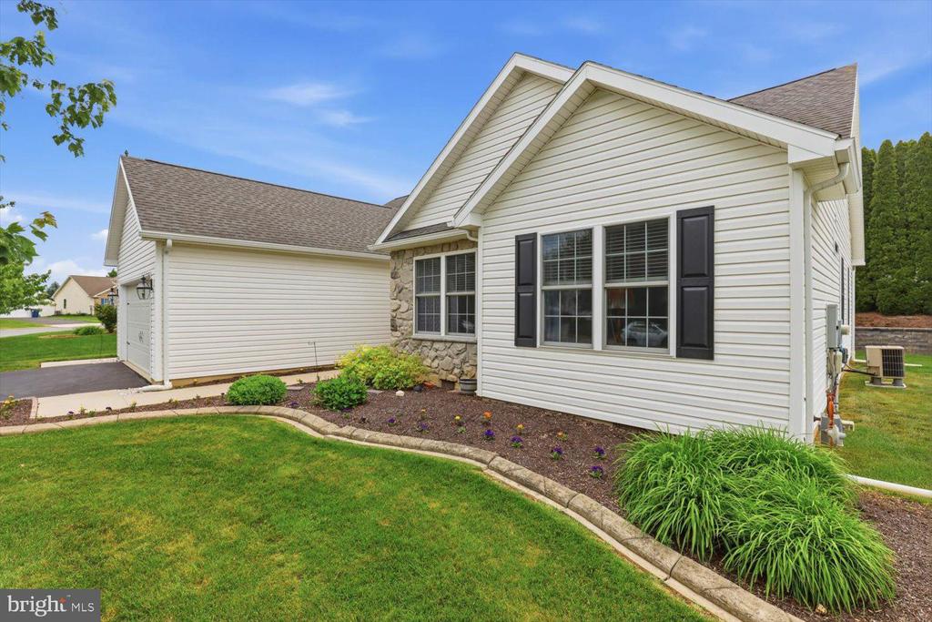 336 FENCEPOST LN