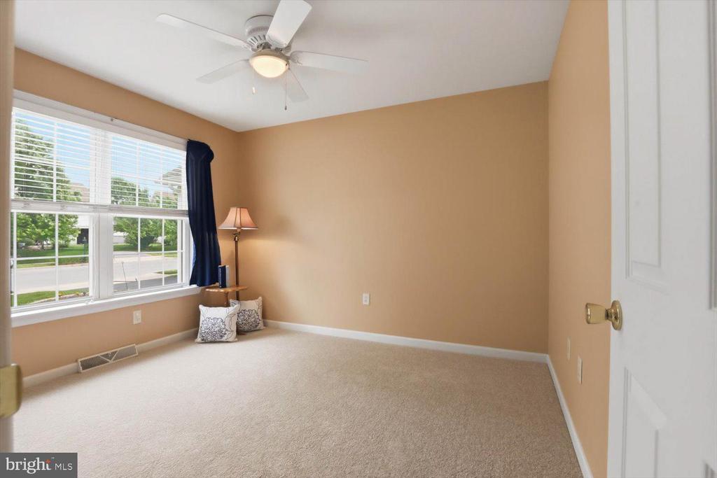 336 FENCEPOST LN