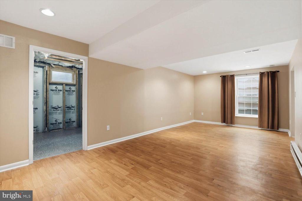 336 FENCEPOST LN