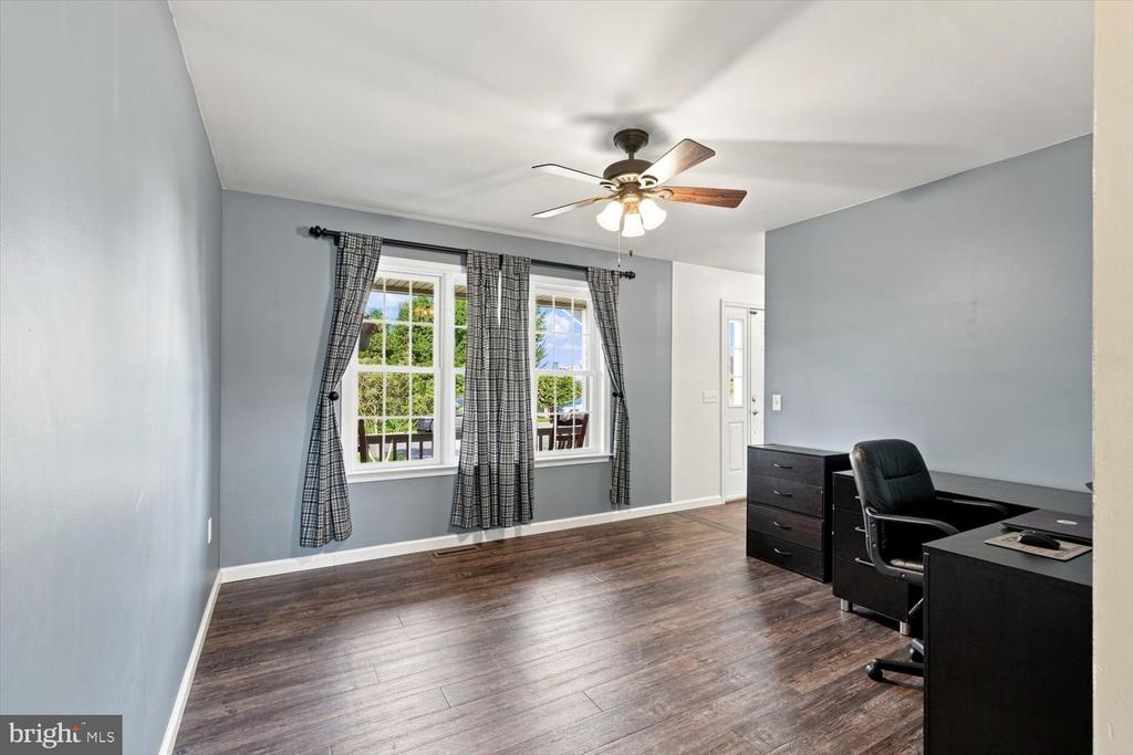 25 LEXINGTON DR