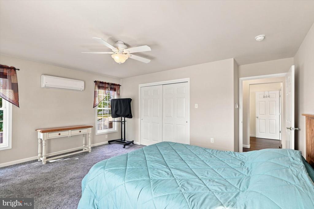 25 LEXINGTON DR