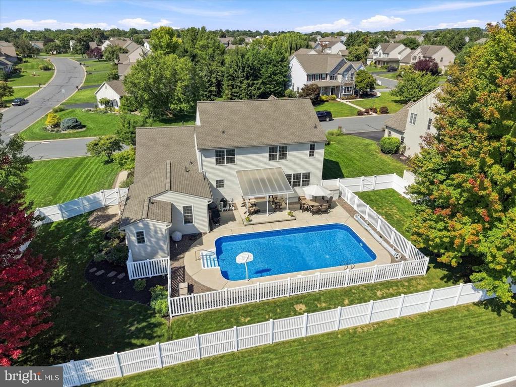 25 LEXINGTON DR