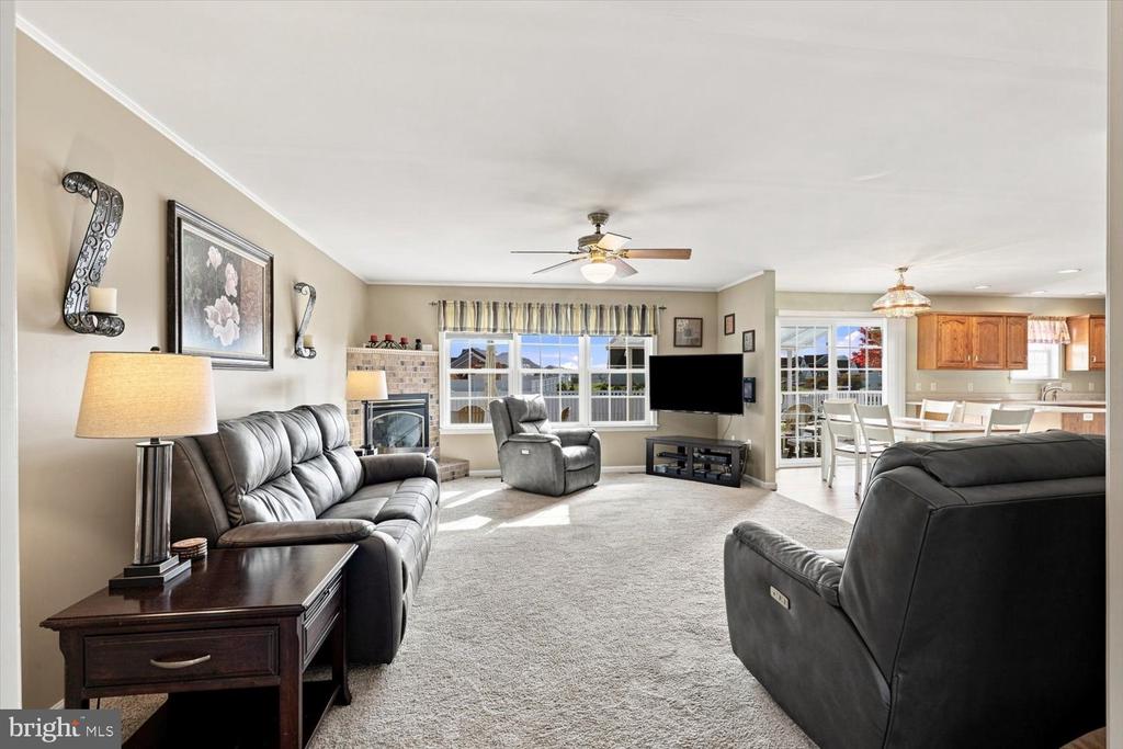 25 LEXINGTON DR