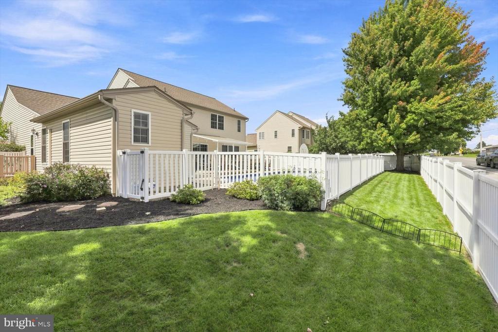 25 LEXINGTON DR