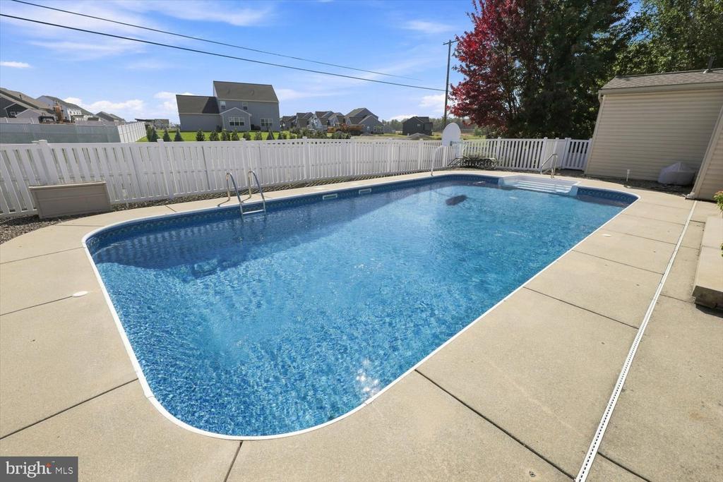 25 LEXINGTON DR