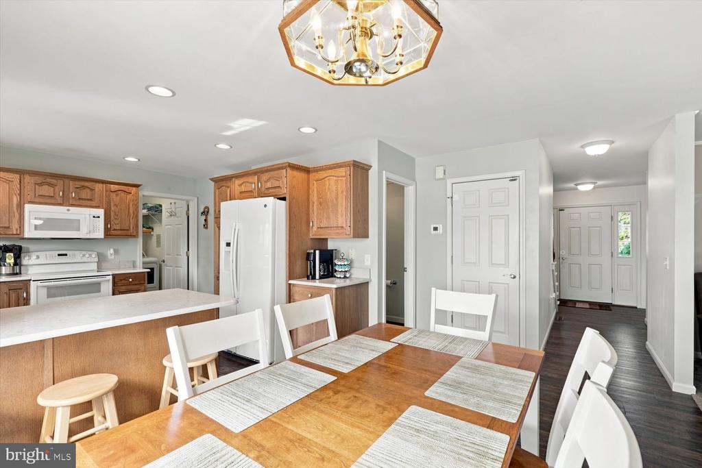 25 LEXINGTON DR