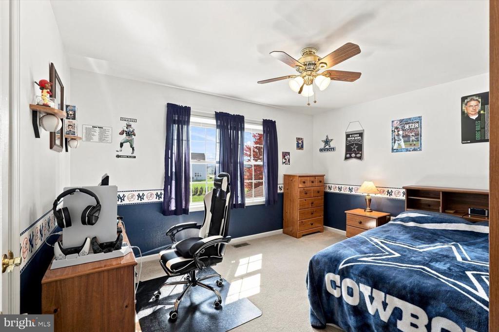 25 LEXINGTON DR