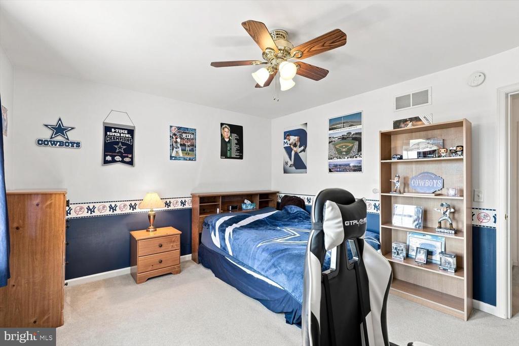 25 LEXINGTON DR