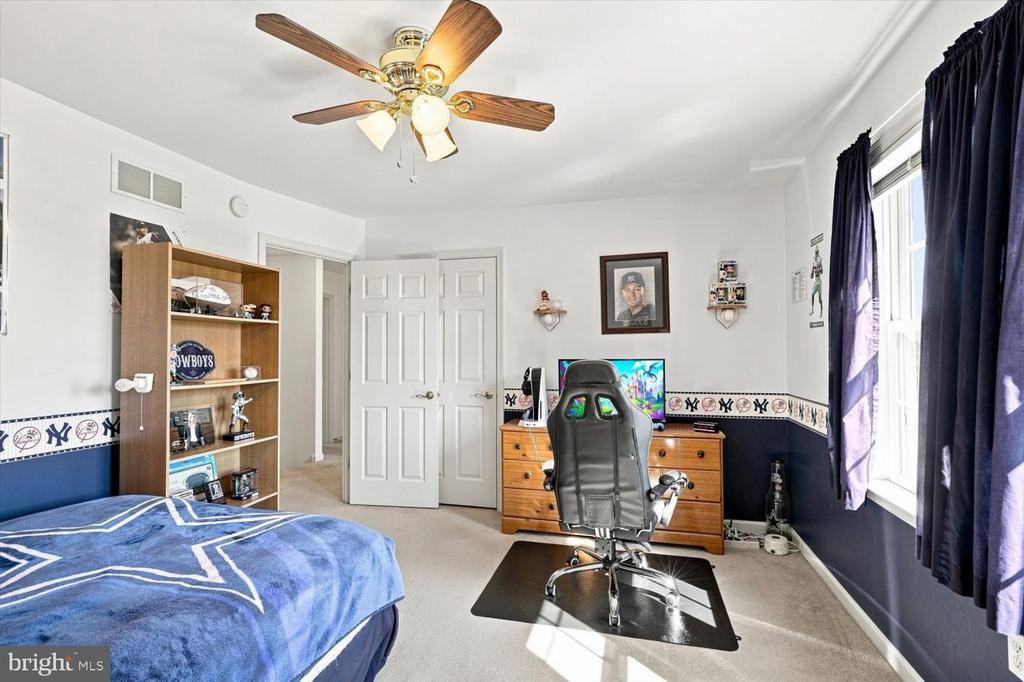 25 LEXINGTON DR