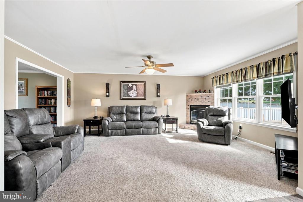 25 LEXINGTON DR