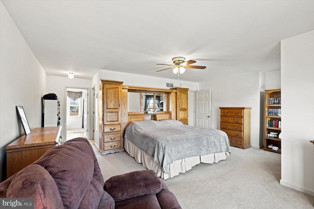 25 LEXINGTON DR